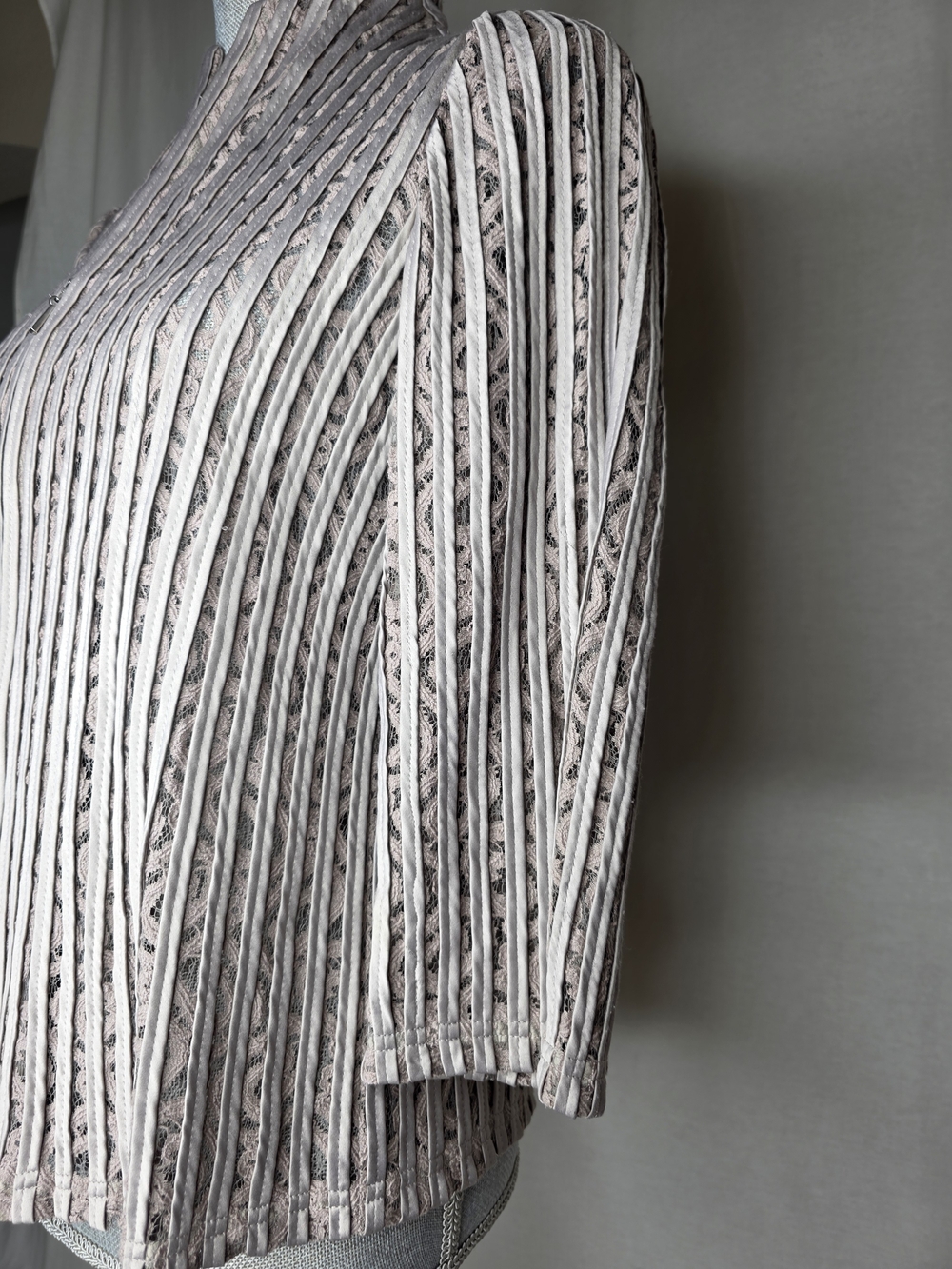 Chico's Pale Silver Taupe Striped Lace Zip-Front Blazer Sz Small - Picture 3 of 6